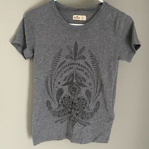 hollister tshirt